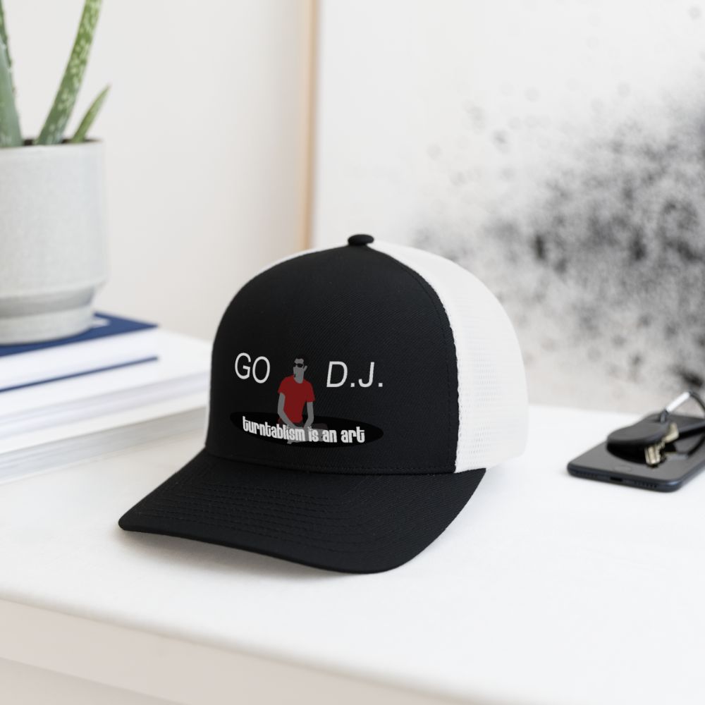 Flexfit Fitted Baseball Cap - black/white